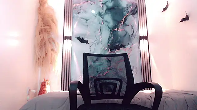 hilary rodriguez online show from October 23, 7:20 pm