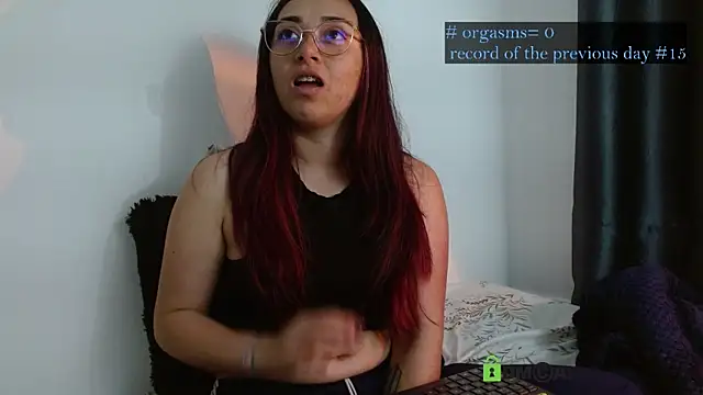 Snapshot of Hot_Candy_ chatting on October 13, 3:31 am Hot Candy  online show from October 13, 3:31 am