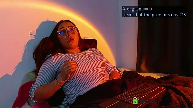 Snapshot of Hot_Candy_ chatting on October 20, 4:15 am Hot Candy  online show from October 20, 4:15 am