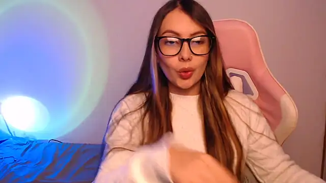 lalawhitte online show from October 9, 9:19 pm