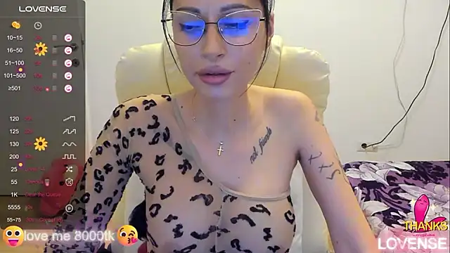 kissnicol32 online show from September 9, 5:13 pm