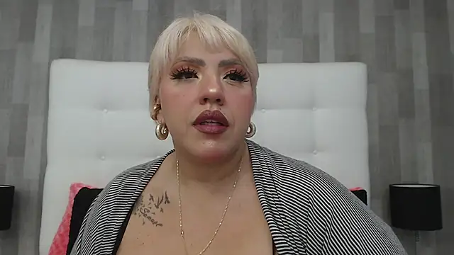 LeahMillerr online show from February 16, 12:27 pm