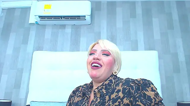 LeahMillerr online show from April 13, 4:08 pm