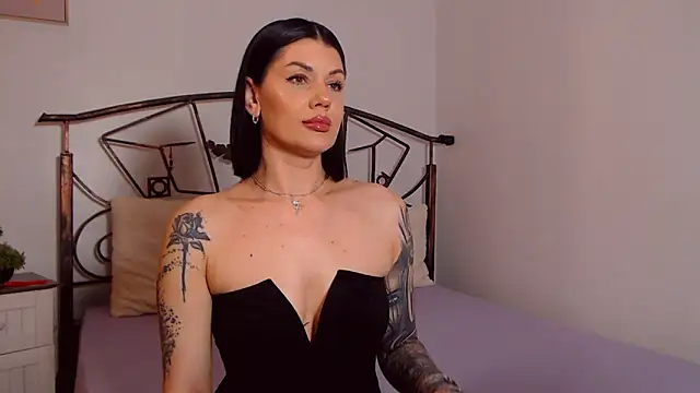 YvonneEverlee online show from March 14, 8:43 pm