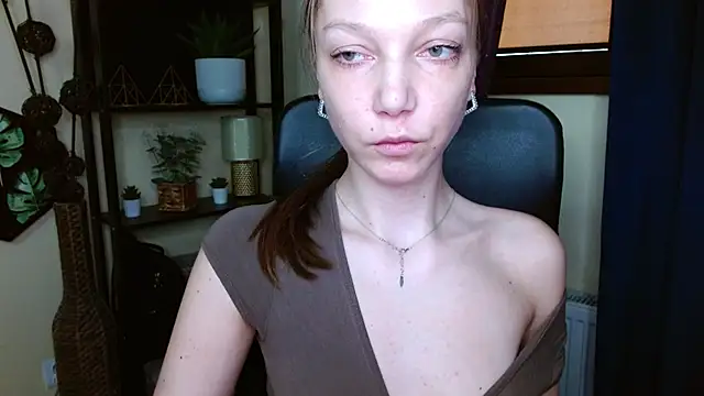 EmillyPlay online show from March 16, 6:50 am