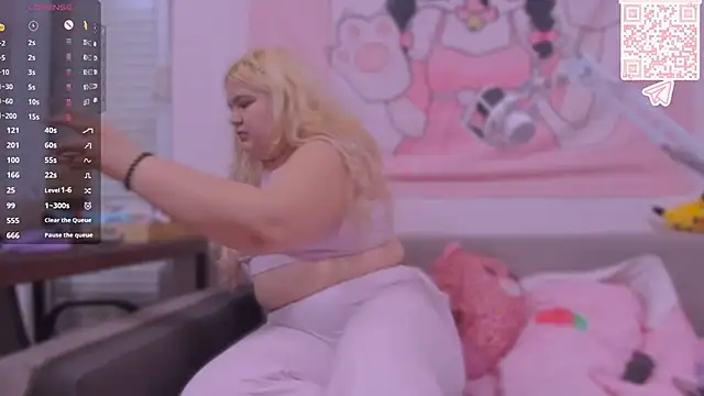 Freakcute  online show from February 4, 5:16 pm