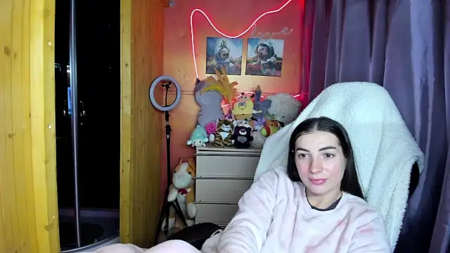 Fiery Brunette  online show from March 12, 4:37 am