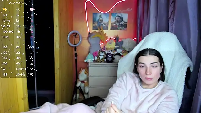 Fiery Brunette  online show from March 2, 5:19 am