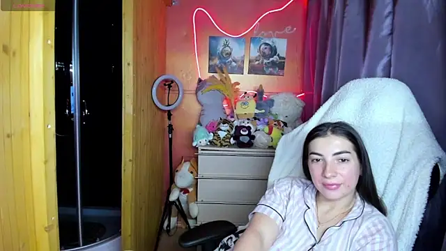 Fiery Brunette  online show from March 31, 11:43 am