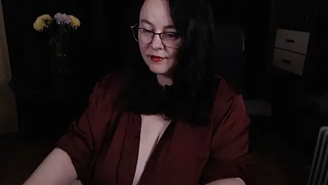 Snapshot of poshmistress chatting on October 24, 3:24 am poshmistress online show from October 24, 3:24 am