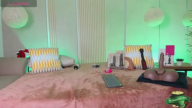 sabrina shark  online show from March 18, 5:45 am