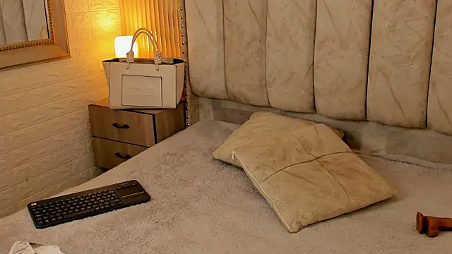 catalina  23 online show from September 28, 9:53 pm