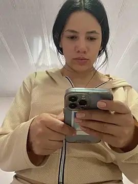 hannahb-e online show from October 23, 8:04 pm