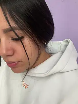 hannahb-e online show from January 14, 6:35 pm