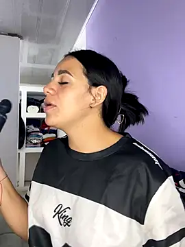 hannahb-e online show from November 15, 6:53 pm