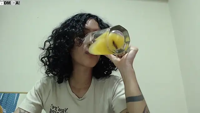 AlinaWoolf  online show from March 26, 6:04 am