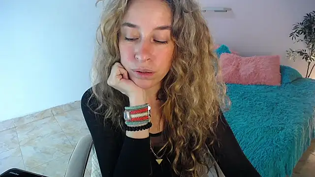 Paula Paz online show from November 5, 2:33 pm