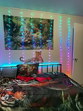 fatfabulous1981 online show from September 12, 6:03 am