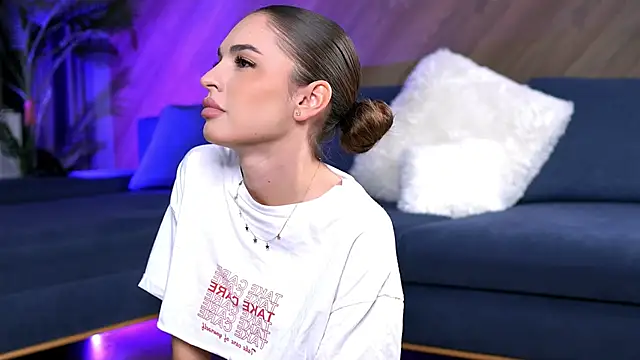 EsmeAinsley online show from October 22, 10:04 pm