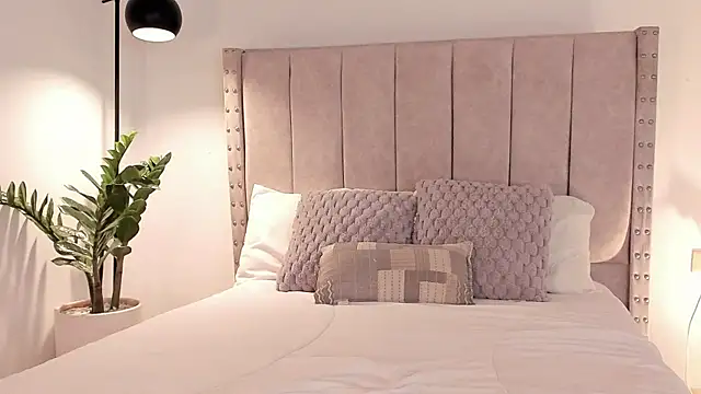 SakuraKato online show from December 2, 8:33 pm