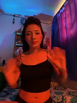 LiliJones  online show from December 4, 5:57 pm