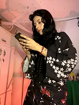 LiliJones  online show from October 27, 1:50 pm