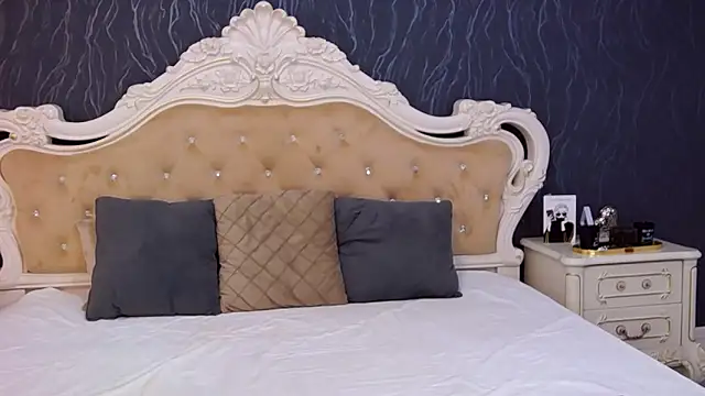 Lauren Saint online show from February 8, 3:05 pm