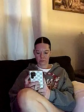 SidneyRaee online show from January 6, 3:27 pm