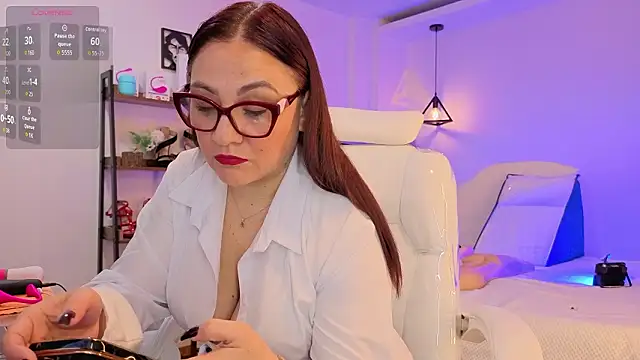 lady nylon  online show from March 8, 11:25 am