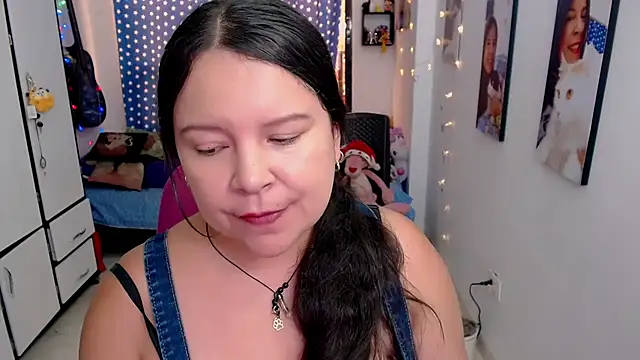 claryssa  online show from December 5, 9:05 pm