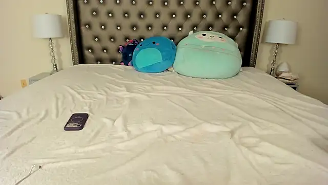 NadiaLyla online show from March 24, 6:08 am