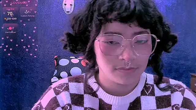 NinaYellow online show from May 7, 3:49 pm