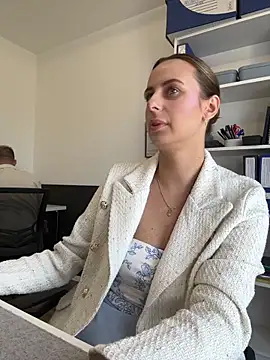 Hii Lolla online show from April 28, 9:13 am