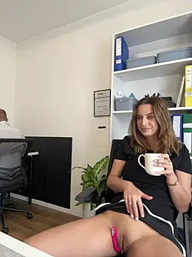 Hii Lolla online show from April 19, 7:30 am