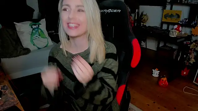 Lisaonthemoon online show from October 22, 6:02 pm