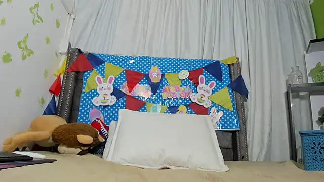 KEYRA-MILLER- online show from April 5, 7:24 pm