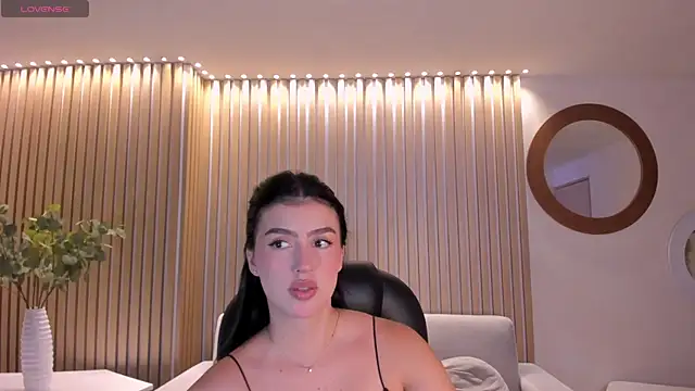 PaulinaSantos  online show from October 19, 5:15 pm