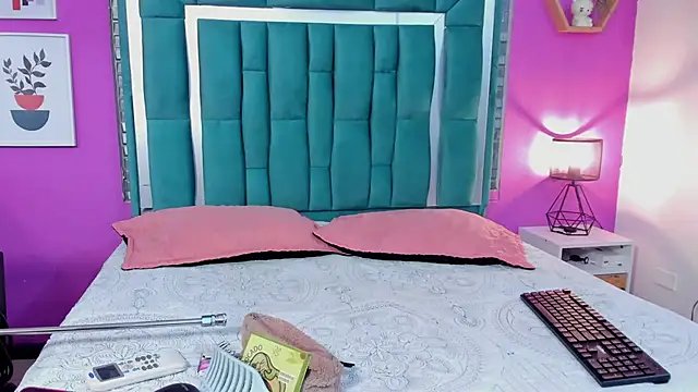 LORENSCOLLINS online show from February 20, 12:50 pm