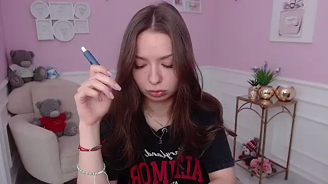 LucySkilar online show from September 25, 4:44 am