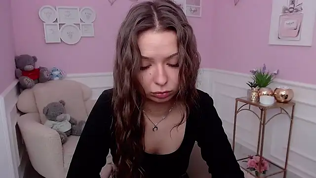 LucySkilar online show from December 2, 9:11 am