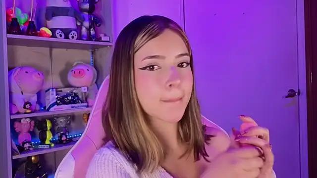 EmilyMiller  online show from February 20, 4:52 pm