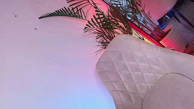 Dalila Thoms online show from November 28, 6:55 pm