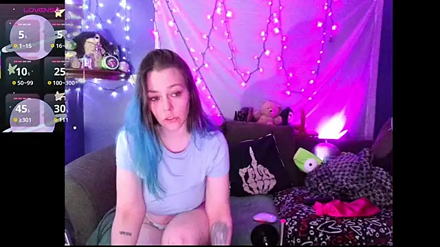 EverlyEster online show from February 1, 10:30 pm