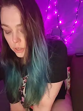 EverlyEster online show from April 5, 8:13 am