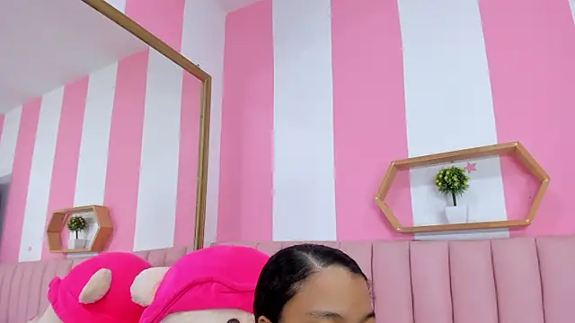 ISABELLA 020 online show from March 30, 12:05 pm