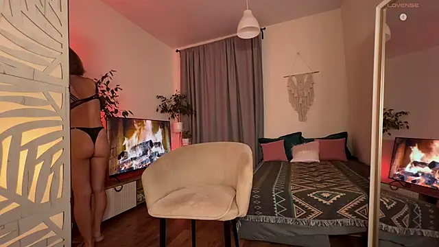 lisa-mayone online show from July 20, 8:42 pm