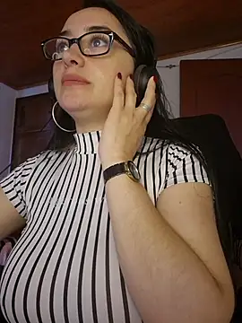 preetypeach online show from October 30, 9:27 pm