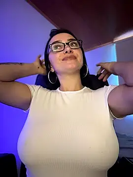 preetypeach online show from April 5, 9:25 pm