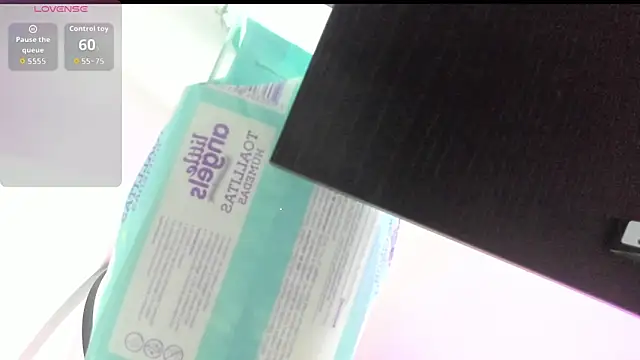 Kylie2211 online show from February 20, 1:15 am
