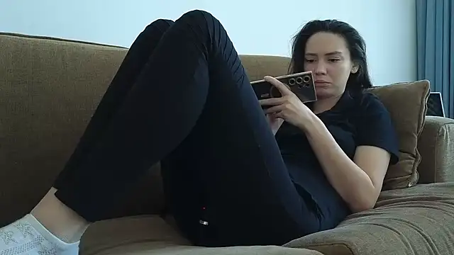 Mr-and-Mrs-Smith online show from December 22, 10:29 am